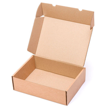 Caja postal automontable de cartón marrón con tapa, medidas interiores 33x25x10 cm. Ideal para envíos ecommerce, packaging ecológico y protección en el transporte. Fabricada en canal simple reforzada