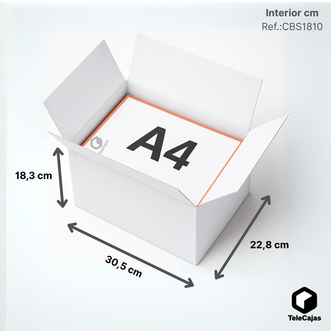 Caja de embalaje folios A4 mediana y robusta de 305x228x183 mm en color blanco interior y exterior. Perfecta para packaging ecológico de productos ligeros, envíos por mensajería o protección de objetos delicados. Fabricada en cartón reciclado de canal simple, ideal para negocios online que buscan una presentación cuidada y funcional.