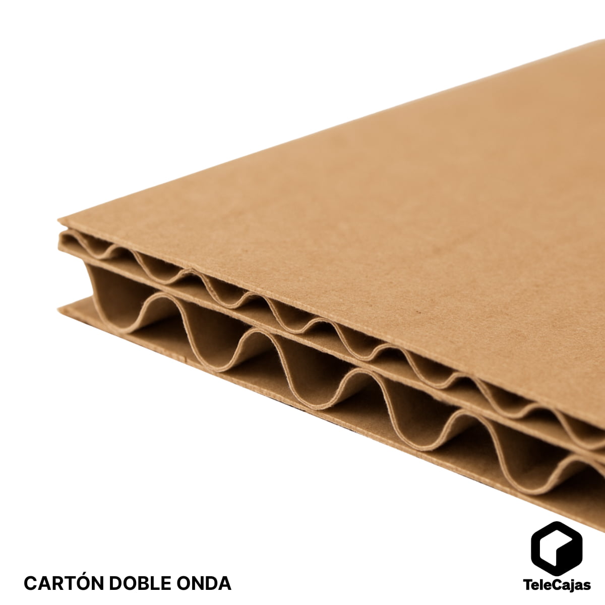 Cartón de doble onda fabricado en kraft reforzado y reciclado, compuesto por dos capas onduladas y tres lisas. Perfecto para cajas de embalaje resistente, packaging ecológico, protección industrial y envíos pesados o frágiles. Este cartón ondulado ofrece mayor amortiguación y rigidez estructural que el canal simple